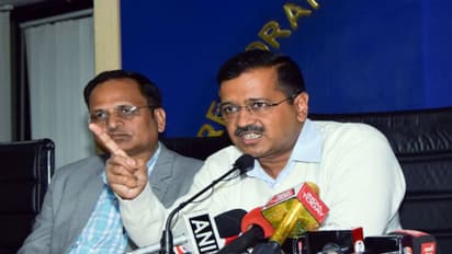 অশান্ত দিল্লিতে মৃতের সংখ্যা বেড়ে ৪২, কাল থেকেই মিলবে ক্ষতিপূরণ, ঘোষণা কেজরির