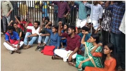 കാലടി സംസ്കൃത സർവ്വകലാശാലയില്‍ അംഗീകാരമില്ലാത്ത കോഴ്സ് ; 'കോഴ്സ് മാറിയില്ലെങ്കില്‍ പഠനം മതിയാക്കാമെന്ന് ഭീഷണി'