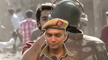 തോക്കും ചൂണ്ടി വന്ന കലാപകാരിയെ  പതറാതെ നിന്നുതടുത്ത ദീപക് ദഹിയ എന്ന ഹെഡ് കോൺസ്റ്റബിൾ