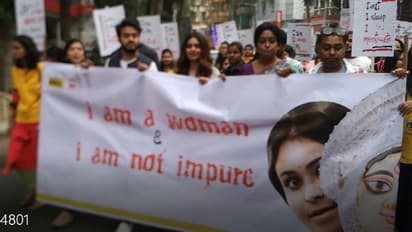 নারী শরীর অশুচি নয়, মৌন মিছিলে বার্তা দিলেন ঋতাভরী-সোহম