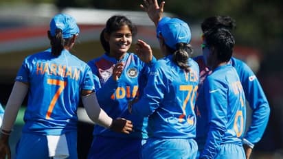 బంతితో రాధా యాదవ్, బ్యాట్ తో షెఫాలీ: శ్రీలంకపై ఘన విజయం