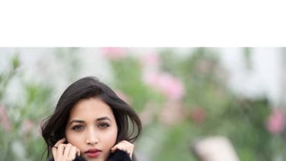 கே.ஜி.எஃப். அழகனுக்காக காத்திருக்கும் பேரழகி... ஏக்கப்பார்வையில் இளசுகளை திண்டாட வைக்கும் ஸ்ரீநிதி...!