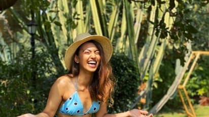 గ్లామర్ డోస్ పెంచిన లెజెండ్ బ్యూటీ (ఫొటోస్)