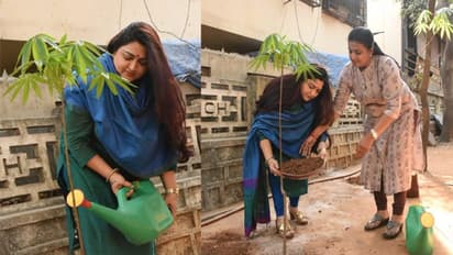 గ్రీన్ ఇండియా ఛాలెంజ్.. రోజాతో కలిసి మొక్కలు నాటిన కుష్బూ!