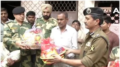 'ഇത് ഞങ്ങളുടെ വിവാഹ സമ്മാനം'; കലാപകാരികള് തീവെച്ച് നശിപ്പിച്ച ജവാന്റെ വീട് പുനര്നിര്മിക്കാന് ബിഎസ്എഫ്