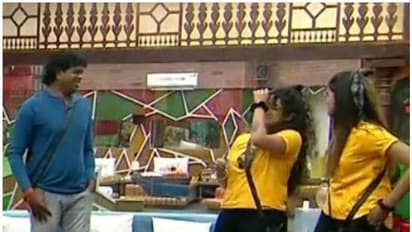 ഇഷ്‍ടമല്ലടാ നിന്റെ തൊട്ടുനോട്ടം ഇഷ്‍ടമല്ലെടാ- പാഷാണം ഷാജിയോട് പാട്ടില്‍ പ്രതികാരവുമായി അമൃതയും അഭിരാമിയും