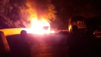 നാടുകാണി ചുരത്തിൽ ഓടിക്കൊണ്ടിരുന്ന ലോറി കത്തി നശിച്ചു