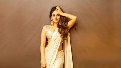 బాత్ టబ్ లో కూర్చొని దీర్ఘాలోచన పడ్డ అందాల నిధి