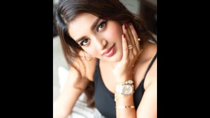 கதவை தட்டும் தமிழ் பட வாய்ப்புகள்...! ஊரடங்கில் பக்கா பிளான் போட்டு தமிழ் கற்கும் நிதி அகர்வால்!