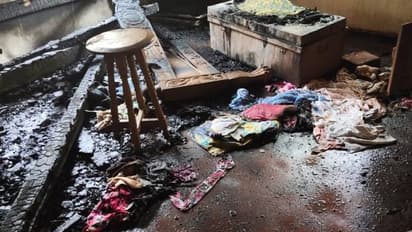 വീടിന് തീപിടിച്ച് മുറി കത്തിനശിച്ചു; കിടപ്പുരോഗി അത്ഭുതകരമായി രക്ഷപെട്ടു