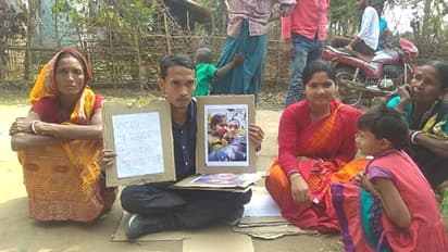 সাত বছরের সম্পর্কে ফাটল,প্রেমিকার বাড়ির সামনে ধর্নায় সপরিবার প্রেমিক