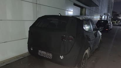 പരീക്ഷണയോട്ടത്തിനിടെ ക്യാമറയില്‍ കുടുങ്ങി കിയ മൂന്നാമന്‍