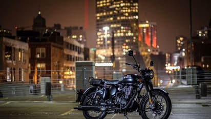 ತೀವ್ರ ಪೈಪೋಟಿ ನಡುವೆ ಮೈಕೊಡವಿ ನಿಂತ ರಾಯಲ್ ಎನ್‌ಫೀಲ್ಡ್ ಕ್ಲಾಸಿಕ್!