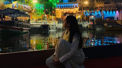 কেদারনাথ অভিনেত্রী এবার বারাণসীতে, সারার সোশ্যাল মিডিয়ায় গঙ্গা আরতির ছবি