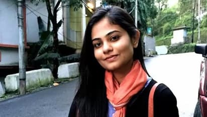 डॉक्टर की डिग्री छोड़ बिना कोचिंग के बन गई IAS टॉपर, टीना डाबी की दोस्त अर्तिका शुक्ला की जानें कामयाबी का राज