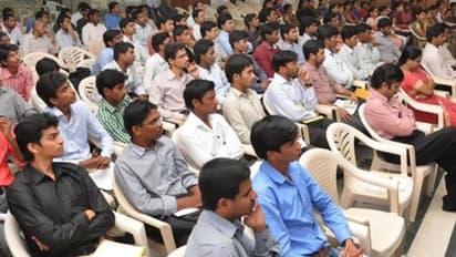 నిరుద్యోగులకు గుడ్ న్యూస్...హైదరాబాదులో రేపు జాబ్‌మేళా...