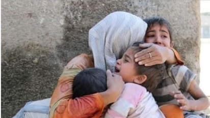 Fact Check: 3 ಮಕ್ಕಳನ್ನು ಅವುಚಿ ಕೂತ ಮಹಿಳೆ ಚಿತ್ರ ದೆಹಲಿಯದ್ದಾ?