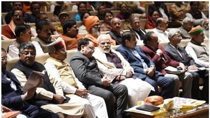 எதிரிகளை நேசியுங்கள்...கட்சியைவிட நாடே முக்கியம்...!! பாஜக எம்பிக்களுக்கு போதனை வழங்கிய பிரதமர் மோடி..!!