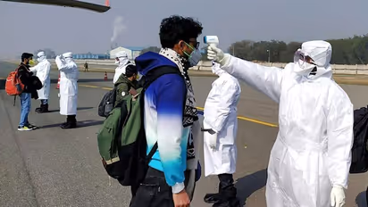 দিল্লি থেকে দিব্য়ি এল করোনা পজিটিভ যুবক, বিমানবন্দরে 'রিপোর্ট' দেখাতেই বিপাকে আধিকারিকরা