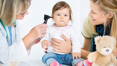  കുഞ്ഞുങ്ങളിലെ കേൾവിക്കുറവ്; രക്ഷിതാക്കൾ തുടക്കത്തിലെ ശ്രദ്ധിക്കേണ്ട കാര്യങ്ങൾ