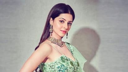 ஒல்லி பெல்லி இடுப்பை காட்டி இளசுகள் மனதை கட்டி இழுக்கும் வேதிகா! குதூகல போட்டோ ஷூட்!