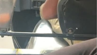 అమ్మాయిని చూస్తూ ప్యాంట్ జిప్ తీసి డ్రైవర్ వికృత చేష్టలు