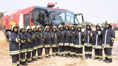 ಹೆಣ್ಮಕ್ಳೆ ಸ್ಟ್ರಾಂಗ್‌ಗುರು: ಏರ್‌ಪೋರ್ಟ್‌ನಲ್ಲಿ ಮಹಿಳೆಯರಿಂದ ಅಣಕು ಪ್ರದರ್ಶನ