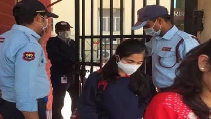 कोरोना वायरसःयूपी में हाई अलर्ट, 12 देशों से आने वालों पर विशेष नजर, इन 4 देशों में न जाने की सलाह