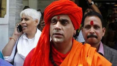 കൊറോണയെ നേരിടാന് 'ഗോമൂത്ര സല്ക്കാര'വുമായി ഹിന്ദുമഹാസഭ