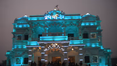 হোলি উপলক্ষে রঙ্গোলিতে সেজে উঠছে বৃন্দাবন, প্রেম মন্দিরে শুরু হয়ে গিয়েছে বিশেষ অনুষ্ঠান