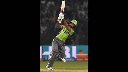 ஃபகர் ஜமானின் வேற லெவல் அதிரடி பேட்டிங்; நூலிழையில் மிஸ் ஆன சதம்! 20 ஓவரில் 241 ரன்களை குவித்தது லாகூர் அணி