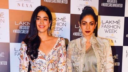 প্রকাশ্যে শ্রীদেবীর কাছে বকা খেয়েছিলেন জাহ্নবী,  জানুন কেন