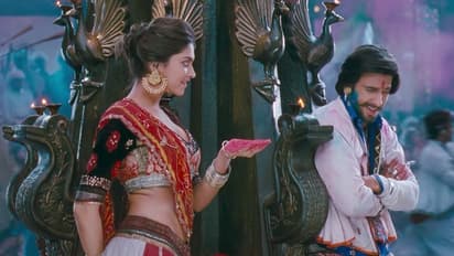 হোলির রঙই এই ছবিগুলোর পরিচয়, রইল বলিউডের সেরা দশ গানের খোঁজ