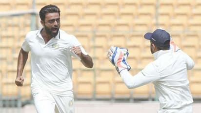 ഐപിഎല്ലിലെ പൊന്നും വിലയുള്ള താരം ജയദേവ് ഉനദ്ഘട്ടിന് രഞ്ജിയില് ചരിത്രനേട്ടം