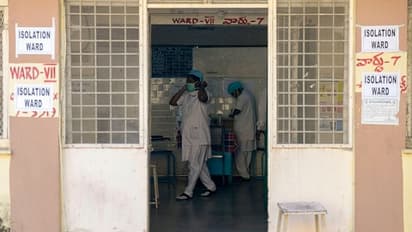 కరోనా ఎఫెక్ట్: లేడీ కండక్టర్ ను బస్సు నుంచి దింపేసి.. ఆస్పత్రికి...