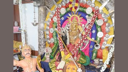 ದುರ್ಗಾಂಬಿಕ ಜಾತ್ರೆಯಲ್ಲಿ ಬೆತ್ತಲಾಗಿ ಸೇವೆ ಸಲ್ಲಿಸಿದ ಭಕ್ತರು