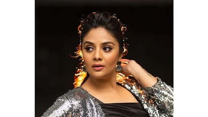 బ్లాక్ కలర్ డ్రెస్ లో శ్రీముఖి.. కిల్లర్ లుక్స్!