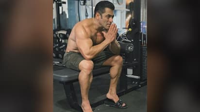 'হ্যান্ডশেক নয় করোনা থেকে নিজেকে বাঁচাতে নমস্কার করুন', বার্তা সলমনের