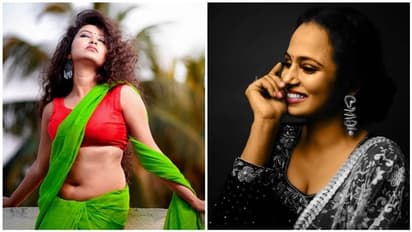 சட்டை பட்டனை கழற்றி... படுத்தியெடுக்கும் கொரோனாவிலும் கண்ணடித்து  இடுப்புக்கு மேலே காட்டும் ரம்யா பாண்டியன்..!