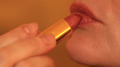 'പിശാചുമായി ഇടപഴകുന്നതിന്‍റെ അടയാള'മെന്ന പഴി, ശരിക്കും ലിപ്‍സ്റ്റിക്കിന്‍റെ സ്ഥാനമെന്തായിരുന്നു ചരിത്രത്തില്‍?