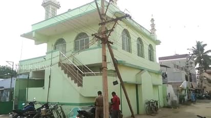 கோவை பள்ளிவாசலில் பெட்ரோல் குண்டு வீச்சு..! மர்ம நபர்கள் வெறிச்செயல்..!