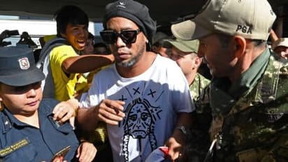 വ്യാജ പാസ്പോര്ട്ടുമായി യാത്ര ചെയ്ത മുന് ബ്രസീലിയന് താരം റൊണാള്ഡീഞ്ഞോ അറസ്റ്റില്