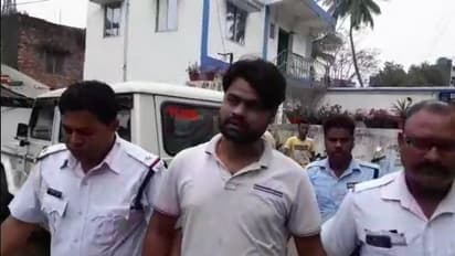 বিপুল পরিমাণ আগ্নেয়াস্ত্র উদ্ধার রাজারহাটে, গ্রেফতার ক্যাব চালক