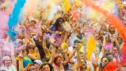 Holi 2022: ಈ ನಗರದಲ್ಲಿ 12 ದಿನ ನಡೆಯುತ್ತೆ ಬಣ್ಣದೋಕುಳಿ, ಇಲ್ಲಾಗಲೇ ಶುರುವಾಗಿದೆ ಹೋಳಿ!