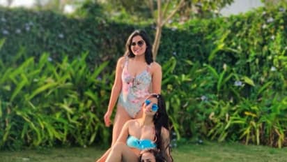 76 வயதில் ஹாட் பிகினியில் போஸ் கொடுத்த நடிகை..! மகளின் 42 ஆவது பிறந்தநாள் கொண்டாட்டத்தில் நடந்த கூத்து !