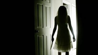 ಹುಡುಗರೇ ಎಚ್ಚರ.. ಬೈಕ್ನಲ್ಲಿ ತೆರಳುತ್ತಿದ್ದ ವೇಳೆ ಪ್ರಿಯಕರನ ಬೆನ್ನಿಗೆ ಇರಿದ ಪ್ರೇಯಸಿ!