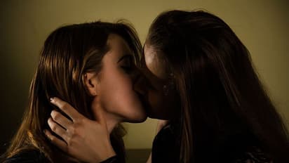 మహిళల శృంగారం.. భర్తకు నష్టపరిహారం.. !!