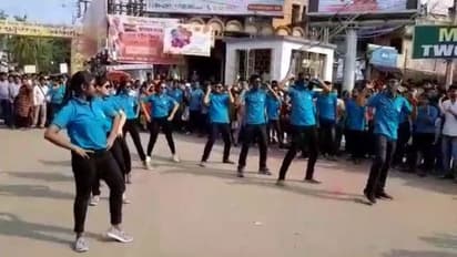 কার্জন গেটে বর্ধমান মেডিক্যাল কলেজের চিকিৎসকদের নাচ, মুহূর্তে ভাইরাল ভিডিও