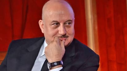 'সেলিব্রিটি বলে কোন ছাড় নয়', কোয়ারেন্টাইনের আগে অনুপমের বার্তা