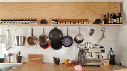 ಅಡುಗೆಮನೆಯಲ್ಲಿ ಈ ನಾಲ್ಕು ವಸ್ತುಗಳಿರುವ ಡಬ್ಬಿಗಳನ್ನು ಎಂದಿಗೂ ಖಾಲಿ ಬಿಡಬೇಡಿ: ಸಂಪತ್ತಿಗೆ ಹಾನಿ